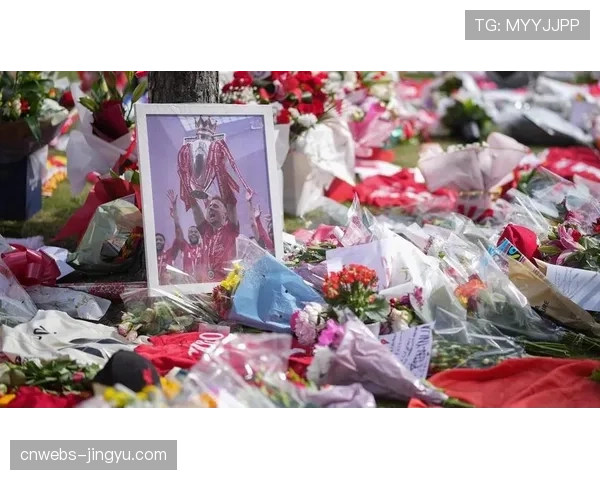 利物浦各级队伍退役若塔所穿20号球衣，足坛多方悼念。