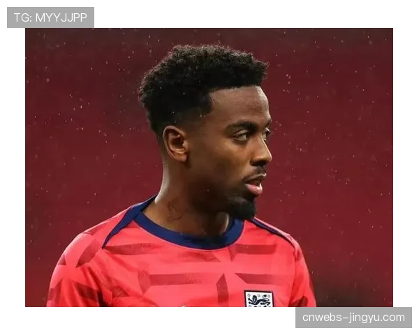 格林伍德禁区右路射门划门而过，马赛错失扩大比分