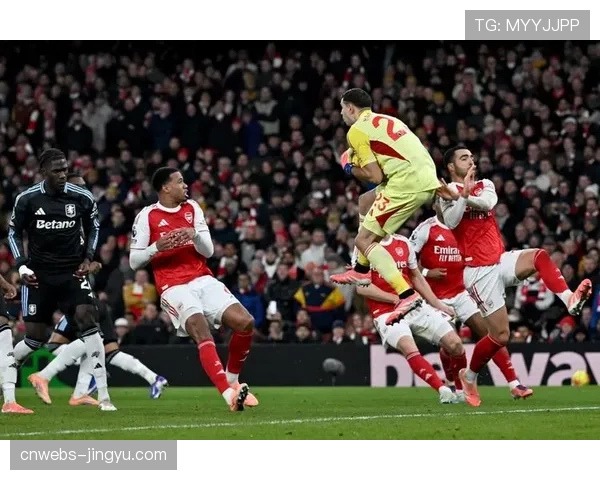 半场战报：马丁内斯折射破门，阿森纳暂1-1曼联