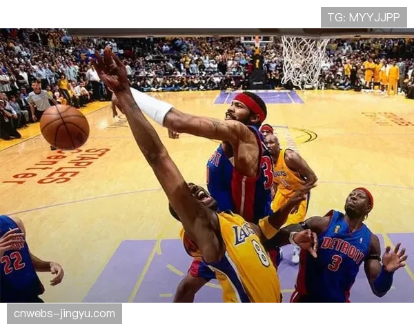 现代篮球空间利用：魔术活塞系列赛中的三分战术对比